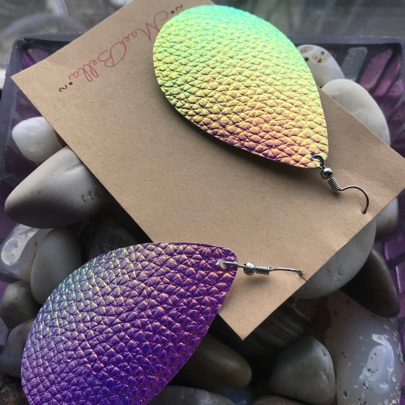 Mermaid color changing earrings - Picture 1 of 3